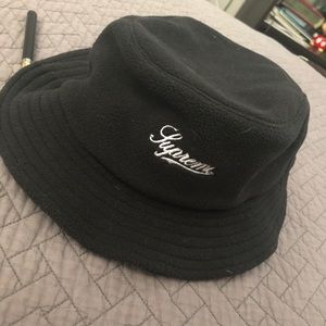 Supreme fw 17 bucket hat